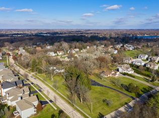 60 Beech Dr, Lake Zurich, IL 60047