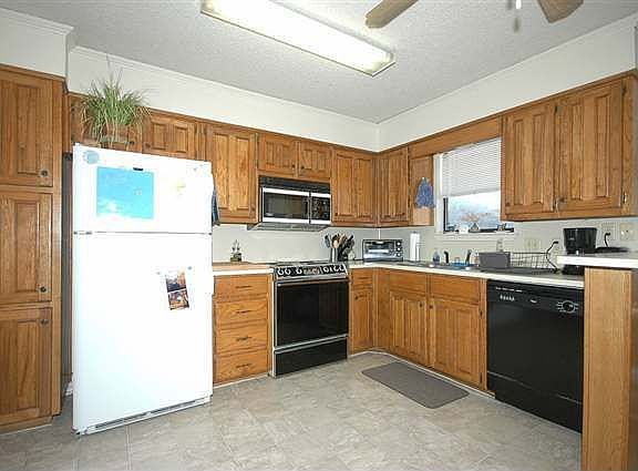 4th image of 1388 S 12th St