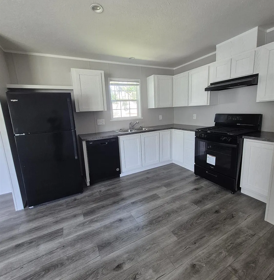 2 bed, $949 — Photo 2