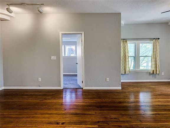 5th image of 207 E Daws St
