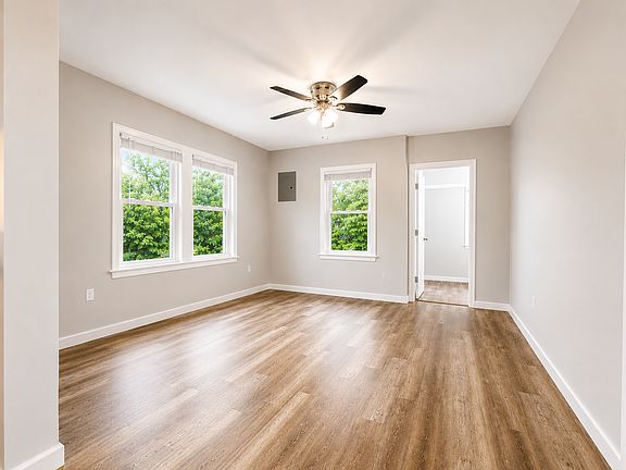 2nd image of 307 W Adams St #C