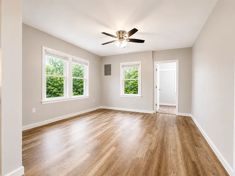 307 W Adams St #C — Photo 2