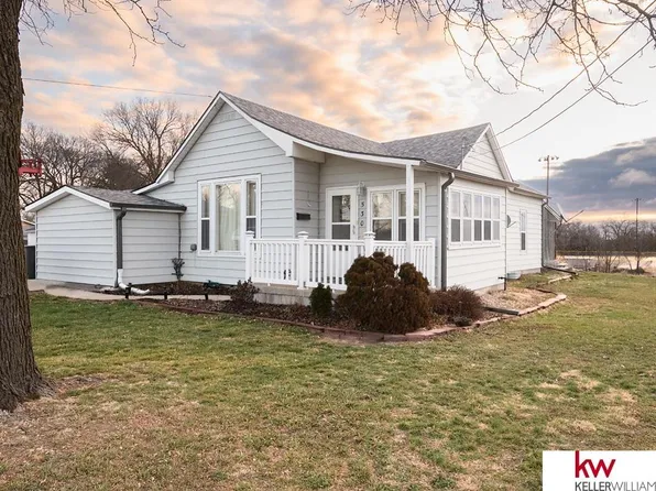 530 N Locust St, Red Cloud, NE 68970