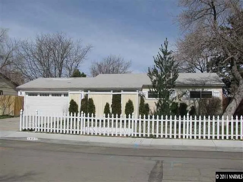 180 Quail St photo 1