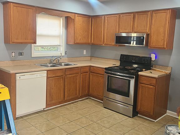 3rd image of 204 Holt Ave