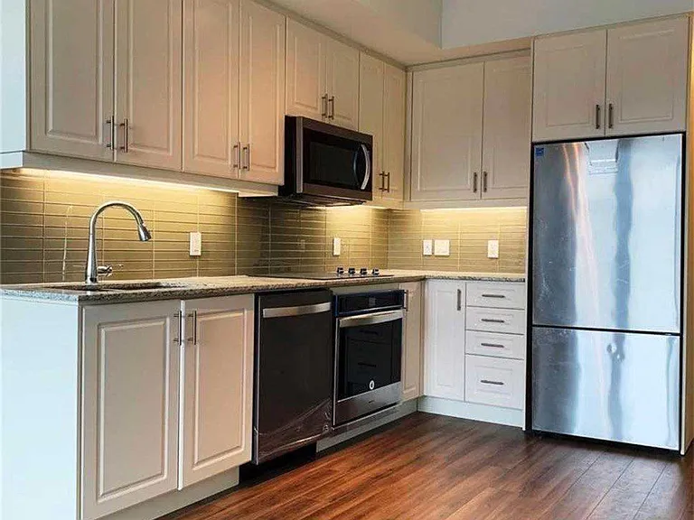 9618 Yonge St #303 — Photo 2