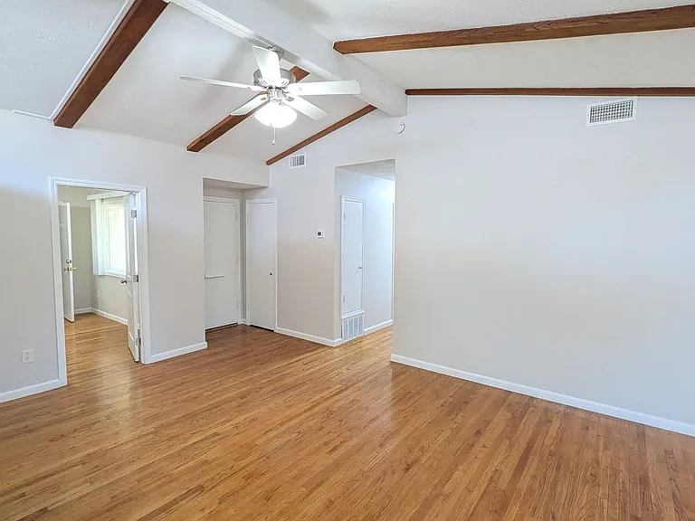 5778 Roswell St — Photo 5