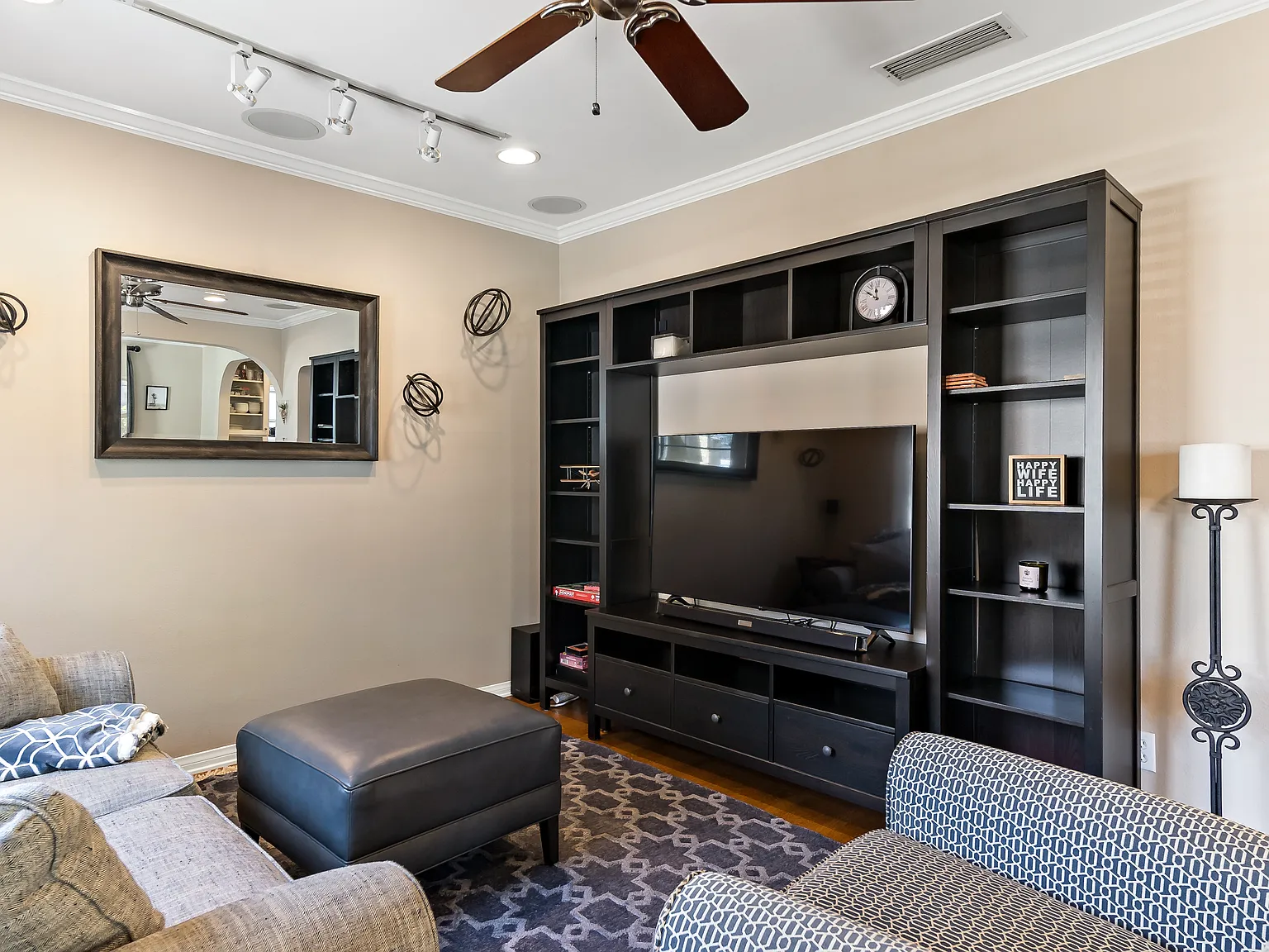2 bed, 1015 sqft, $4,250 — Photo 2