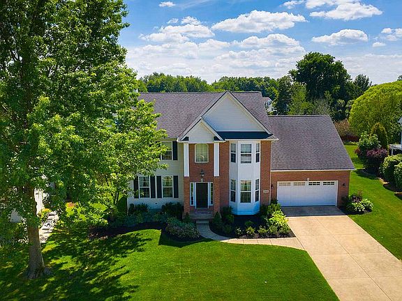 3rd image of 248 Bridgehampton Dr