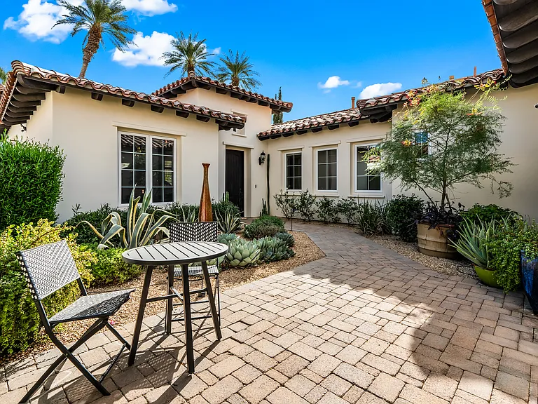 56738 Palms Dr — Photo 17