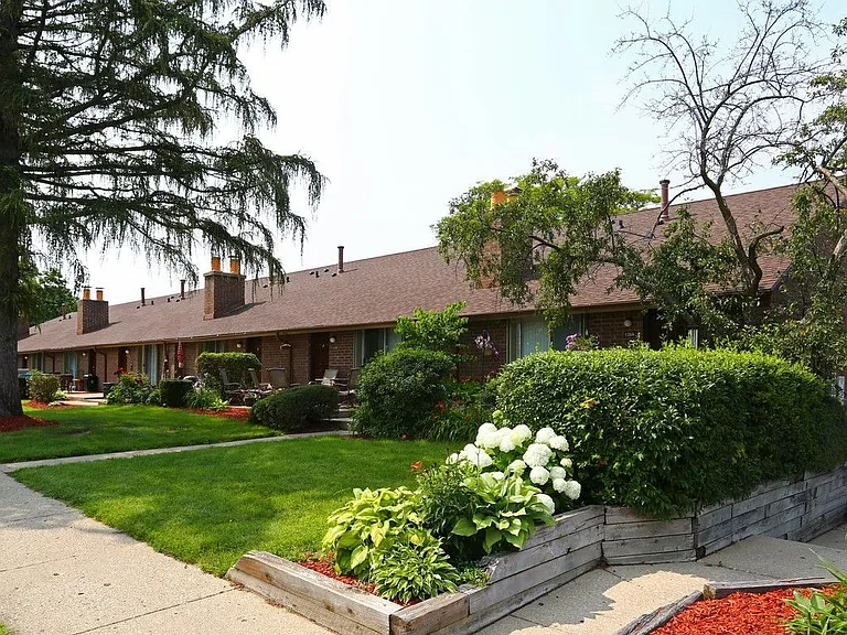 Crystal Lake Apartments — Photo 8