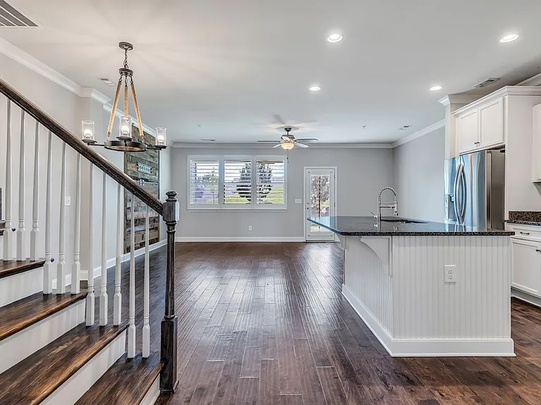 1477 Channing Dr — Photo 8