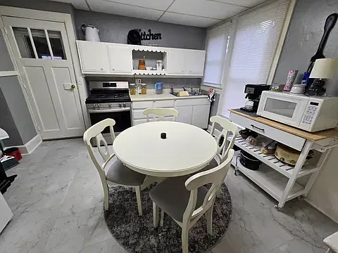 3 bed, $1,075 — Photo 3