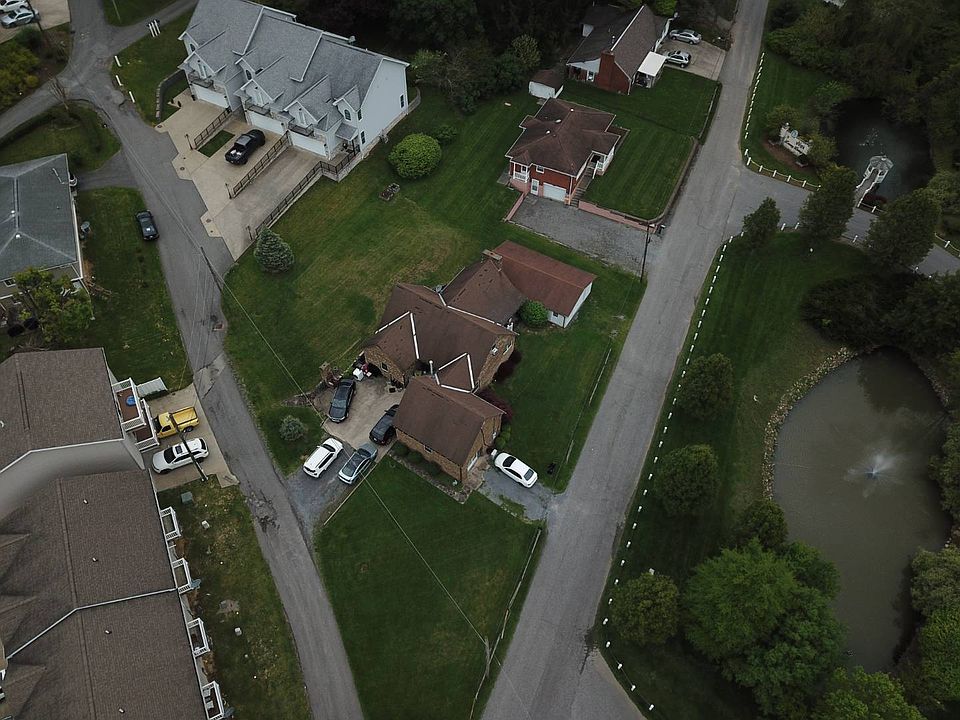 1st image of 425 Lewis St