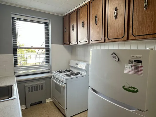 91-10 32nd Avenue image 8 of 20