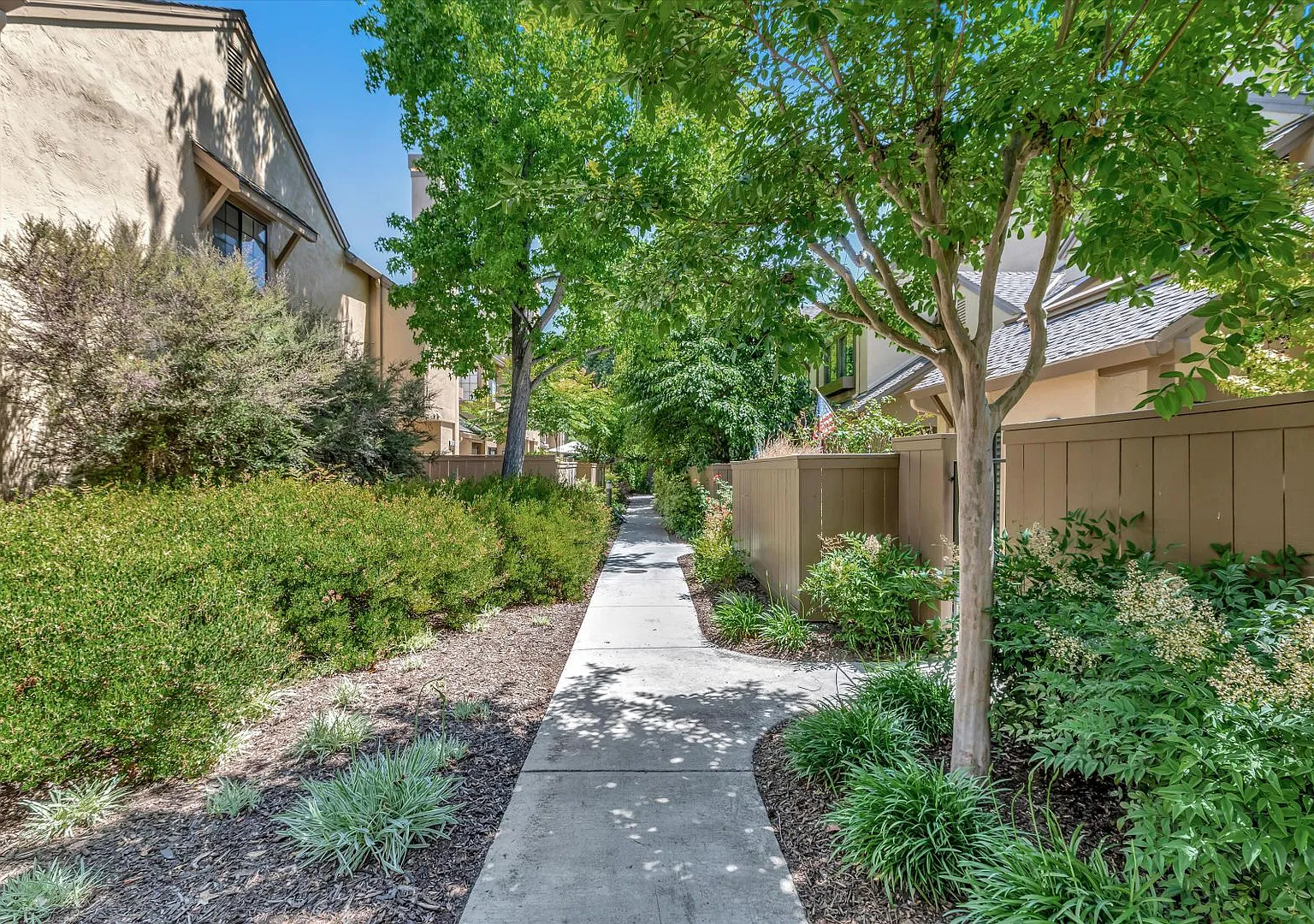 Hamilton Place Townhome — Photo 3