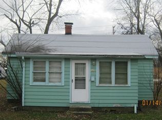 537 W 5th St, Flora, IL 62839