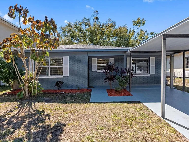1740 W Walnut St — Photo 1