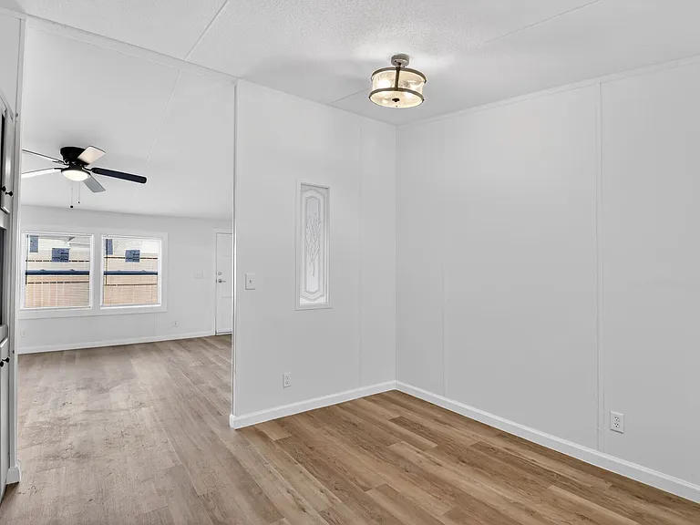 1134 Robinson Ave — Photo 12