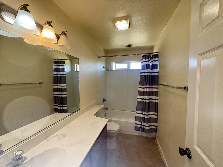 17800 Henry Rd — Photo 17