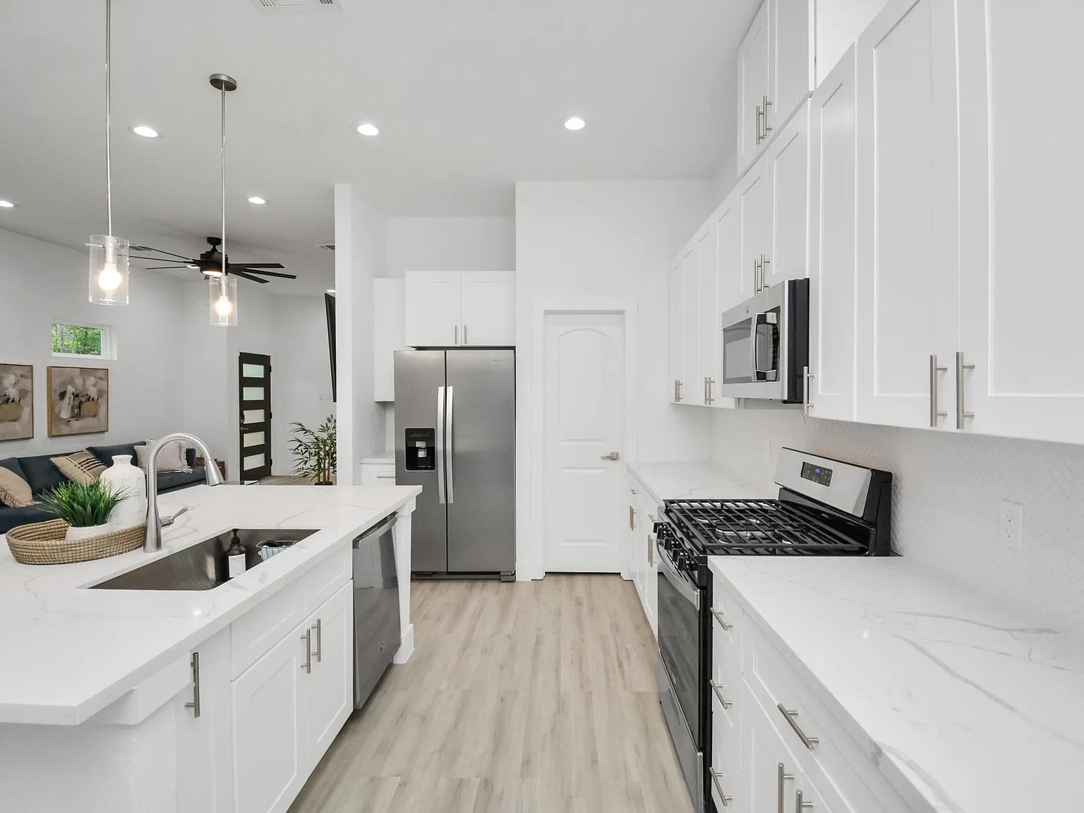 3 bed, 3.5 bath, 3868 sqft, $2,600 — Photo 4