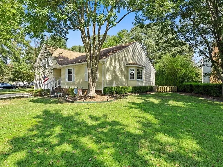 5136 Eagle Run Rd — Photo 2