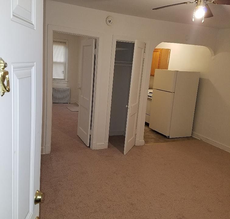 Apt entrance