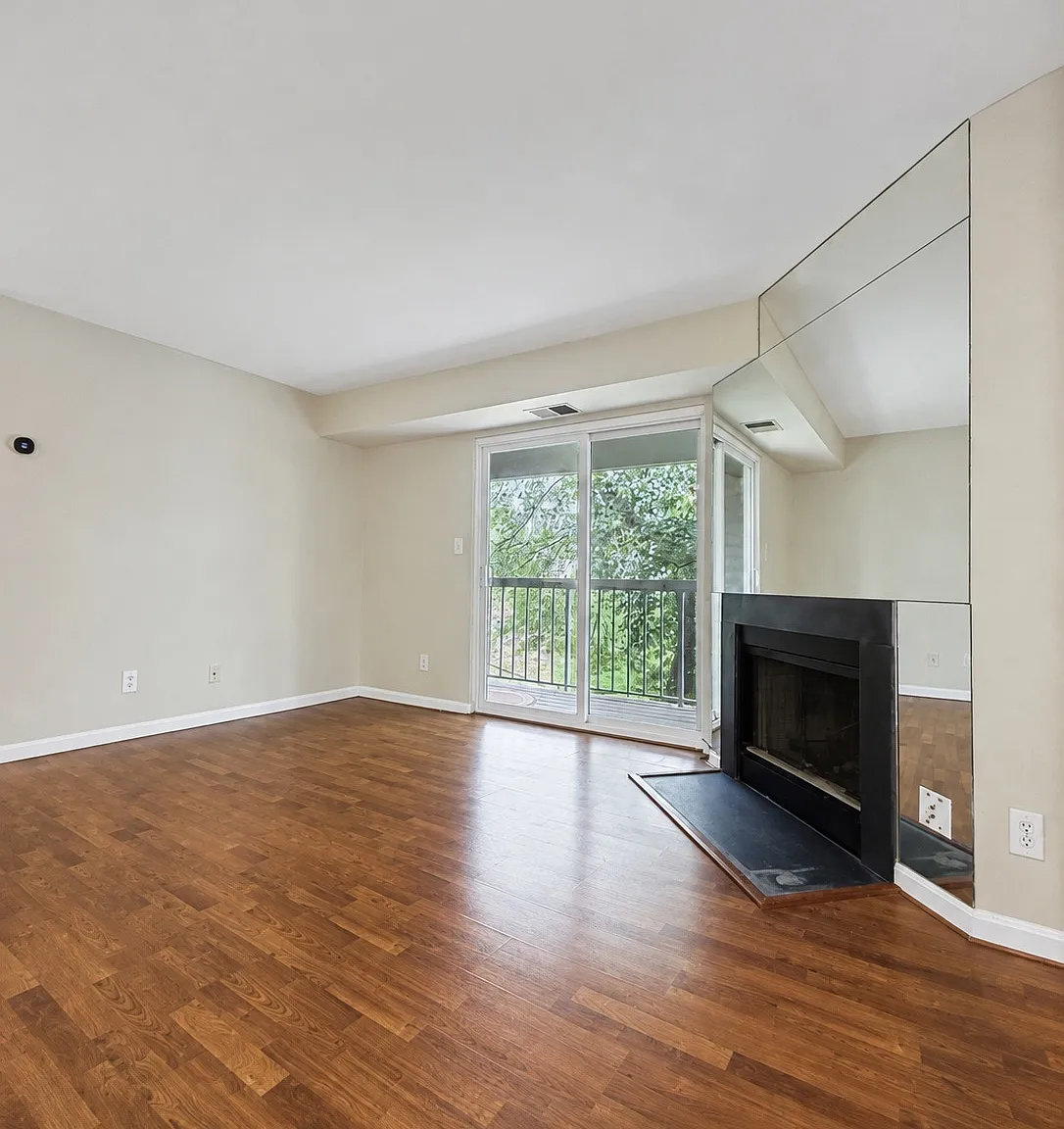 2 bed, 966 sqft, $2,199 — Photo 1