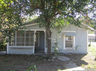 221 W Adams St, Pleasanton, TX 78064