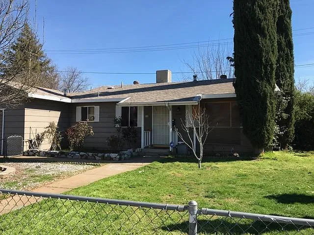 3885 Meteor St photo 1