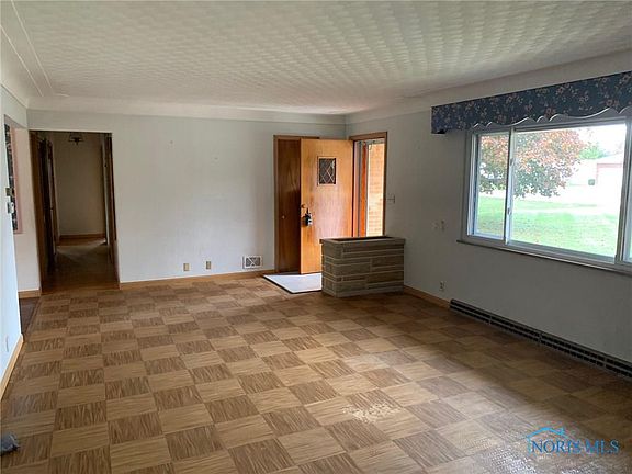 3rd image of 1233 Emily Dr