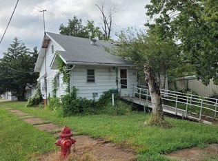 1029 S McKinley St, Harrisburg, IL 62946