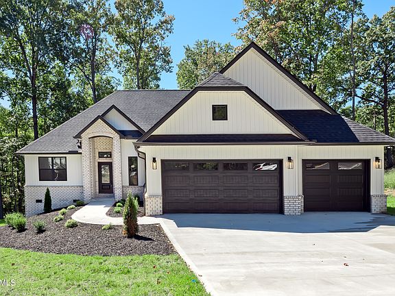 3rd image of 214 Nicoma Cir