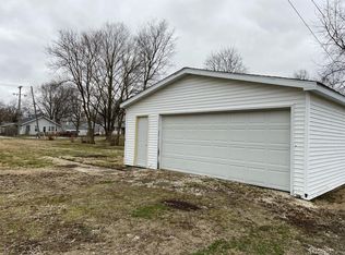 204 S 1st St, Fisher, IL