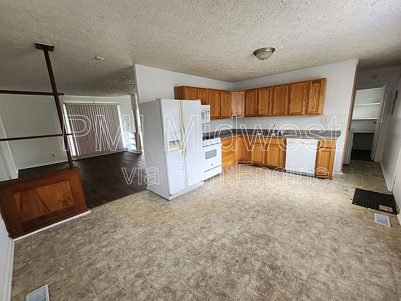 5th image of 8412 E 37th Pl