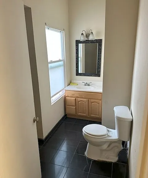 28 Carr St #A — Photo 4