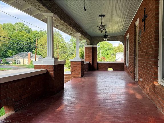 5th image of 441 Elk Spur St