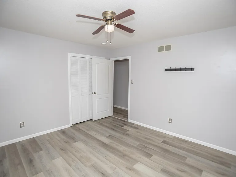 223 Mary Dr — Photo 11