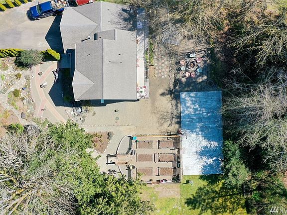VIEW FROM ABOVE! INCLUDING PRIVATE GARDEN AND SPORT COURT!