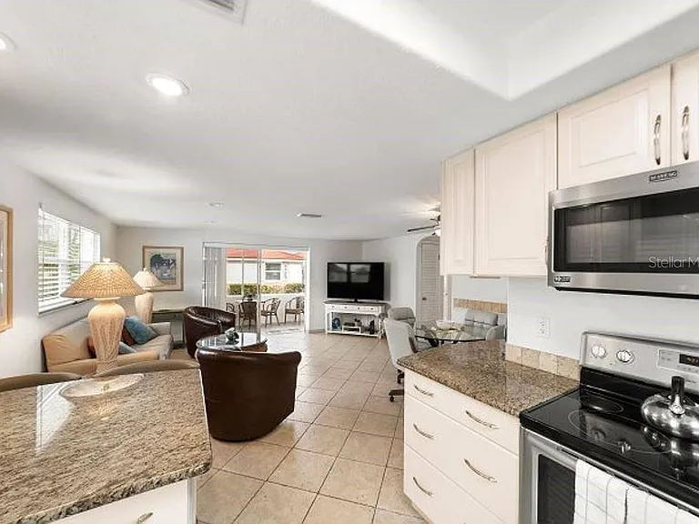 6154 Midnight Pass Rd #D18 — Photo 2