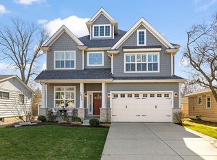 1212 N Eagle St, Naperville, IL 60563