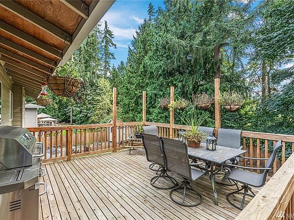 Large deck great for family entertaining.