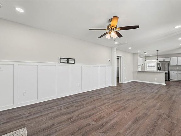 4th image of 261 Lagrange St