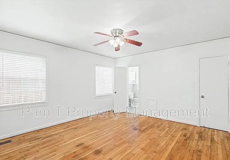 736 E 45th St #1 — Photo 10