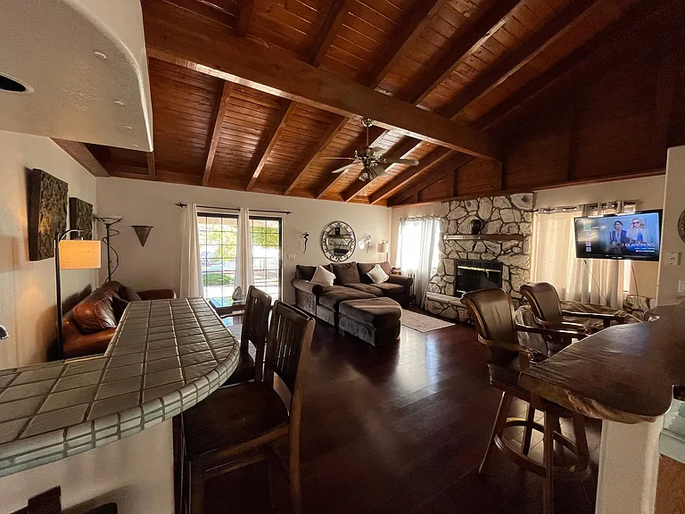 2760 Inverness Dr — Photo 2