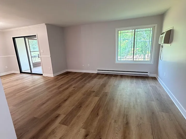 147 Amberly Dr #H — Photo 3