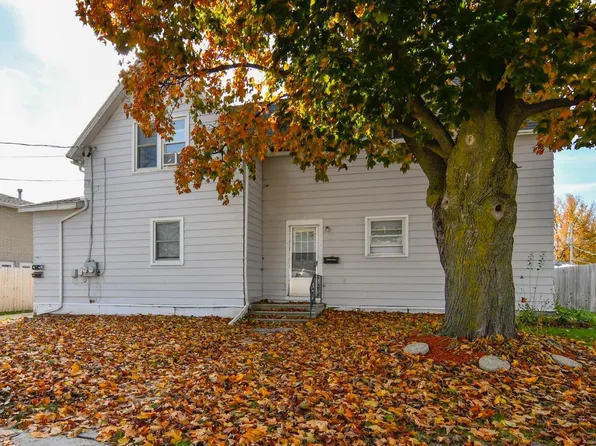 131 Elm St, Combined Locks, WI 54113