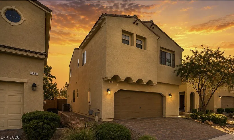 3 bed, 2.5 bath, 2001 sqft, $2,600 — Photo 2