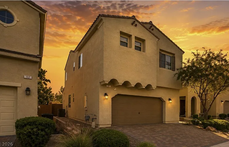 32 Lily Grove Rd — Photo 2