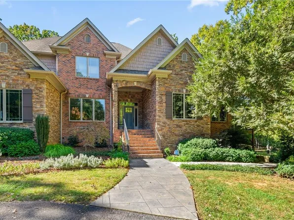 180 Wellsprings Ct, Pfafftown, NC 27040